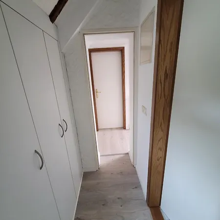 아파트 Messezimmer Am Thewissenweg 뒤셀도르프