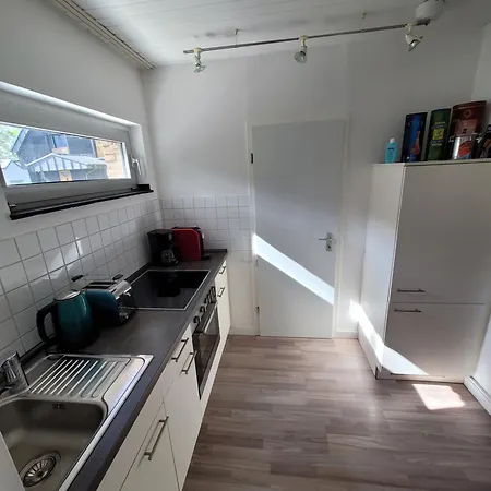 アパート Messezimmer Am Thewissenweg デュッセルドルフ