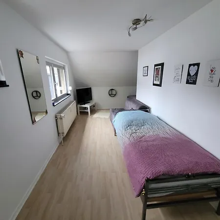 アパート Messezimmer Am Thewissenweg デュッセルドルフ