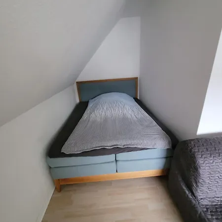 Messezimmer Am Thewissenweg * デュッセルドルフ